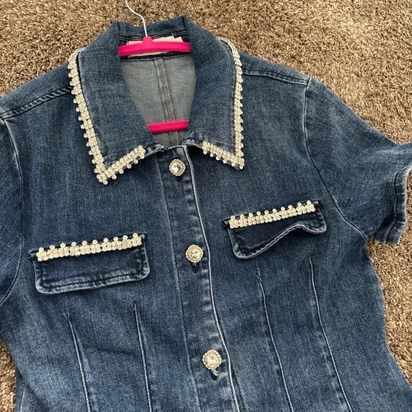 Chic Denim Dress with White Accents - Picture 4 of 5